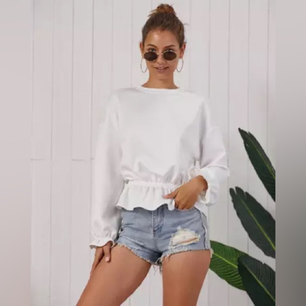 🌸 White Simplicity Top With Ruffled Sleeves - Picture 2 of 3